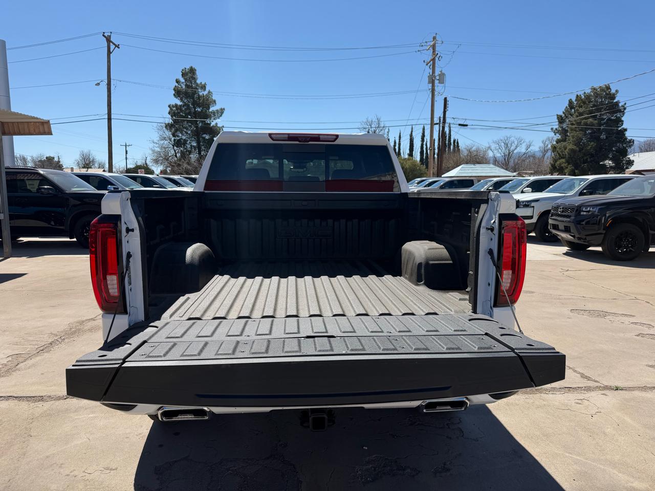 GMC Sierra 1500 4WD Crew Cab 147" AT4 2026