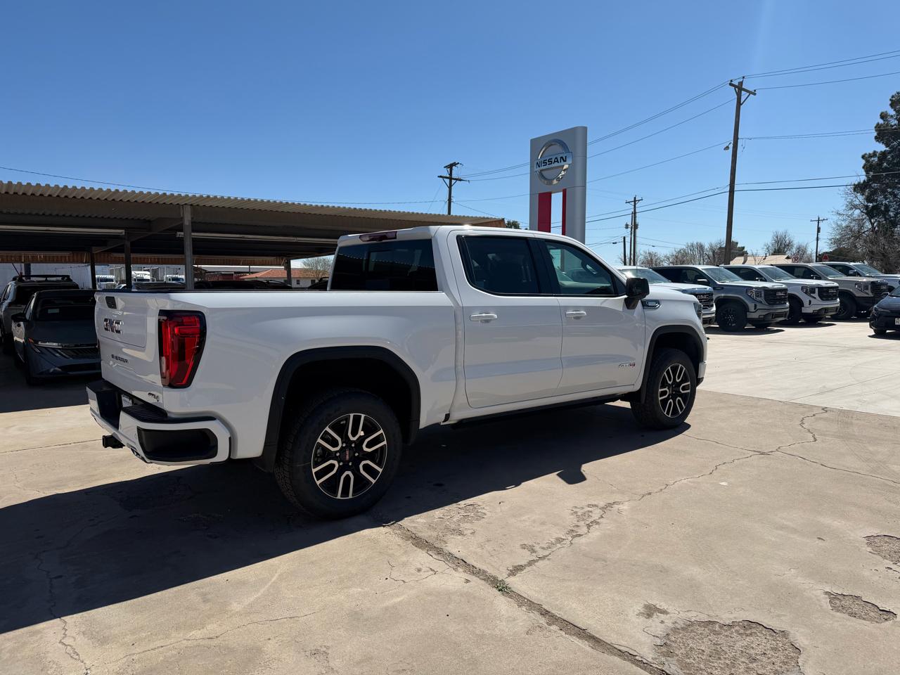 GMC Sierra 1500 4WD Crew Cab 147" AT4 2026