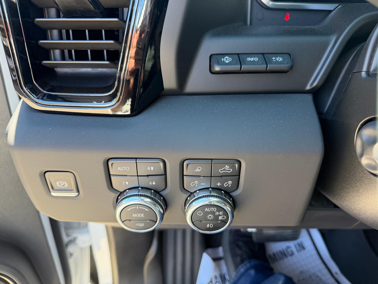 GMC Sierra 1500 4WD Crew Cab 147" AT4 2026