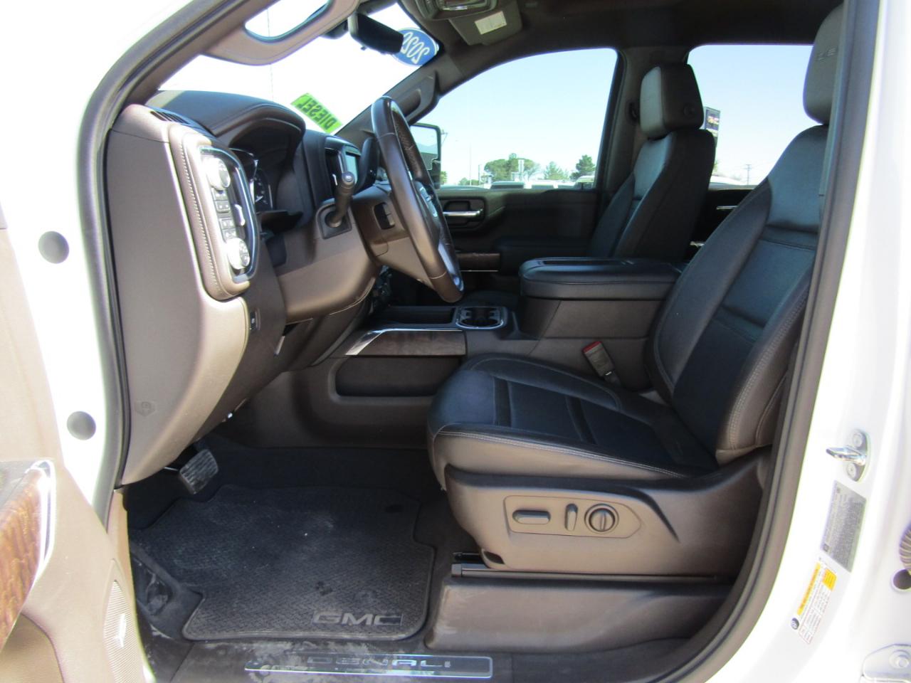 GMC Sierra 2500HD 4WD Crew Cab 159" Denali 2020