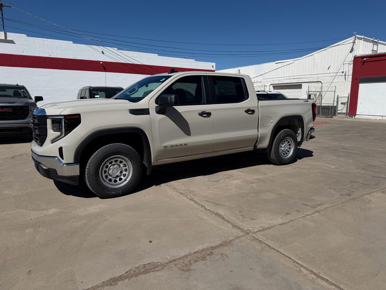 GMC Sierra 1500 4WD Crew Cab 147" Pro 2026