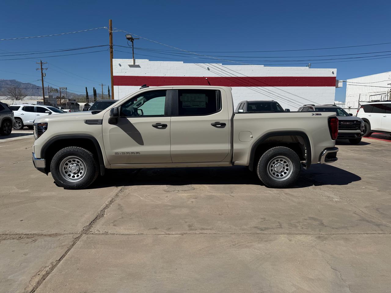 GMC Sierra 1500 4WD Crew Cab 147" Pro 2026