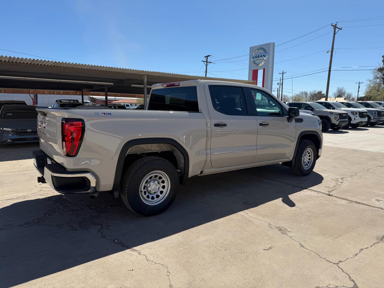 GMC Sierra 1500 4WD Crew Cab 147" Pro 2026