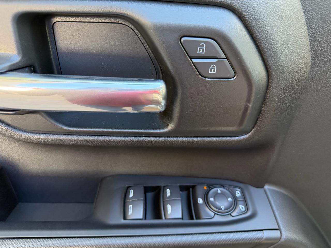 GMC Sierra 1500 4WD Crew Cab 147" Pro 2026