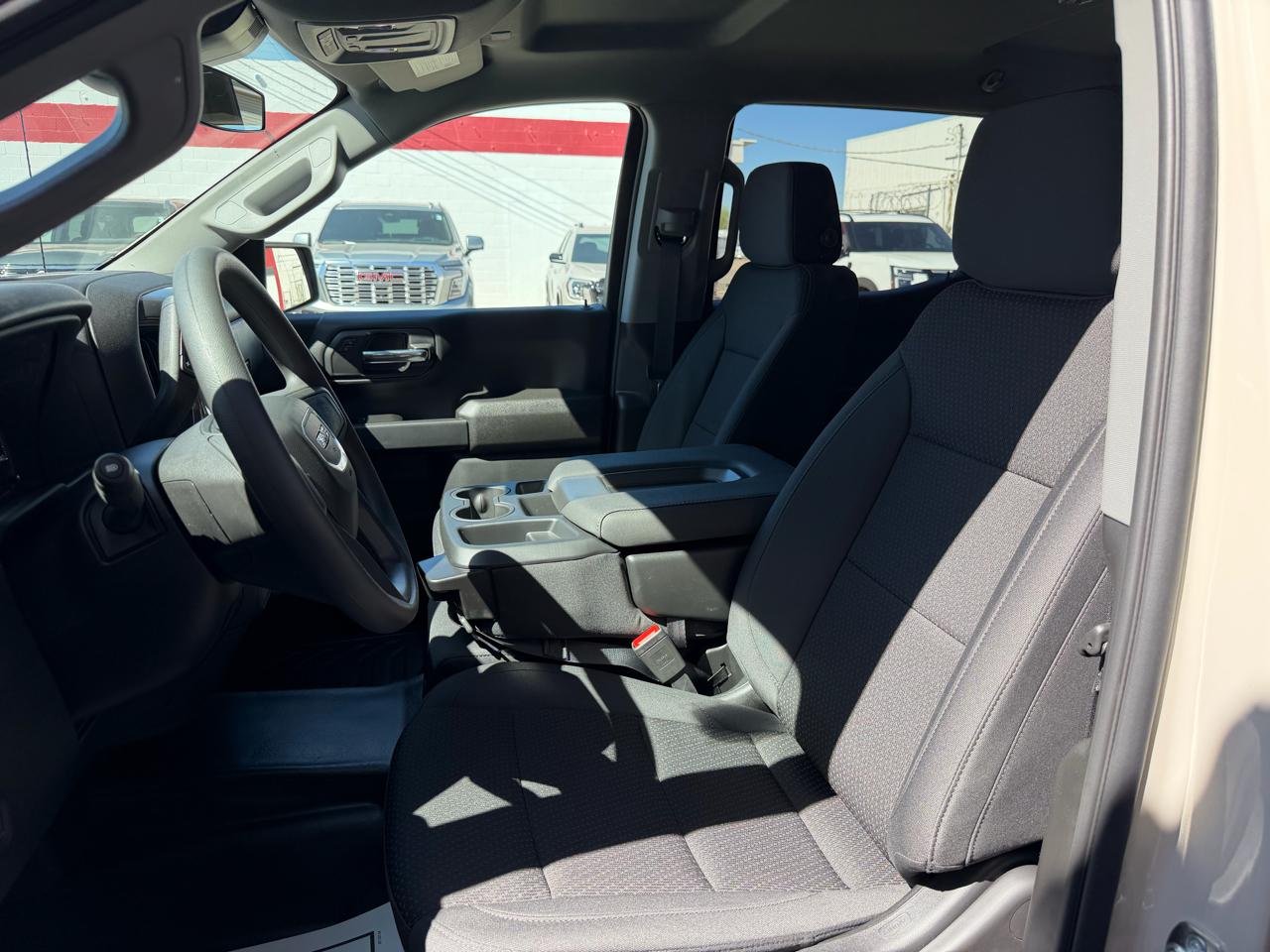 GMC Sierra 1500 4WD Crew Cab 147" Pro 2026