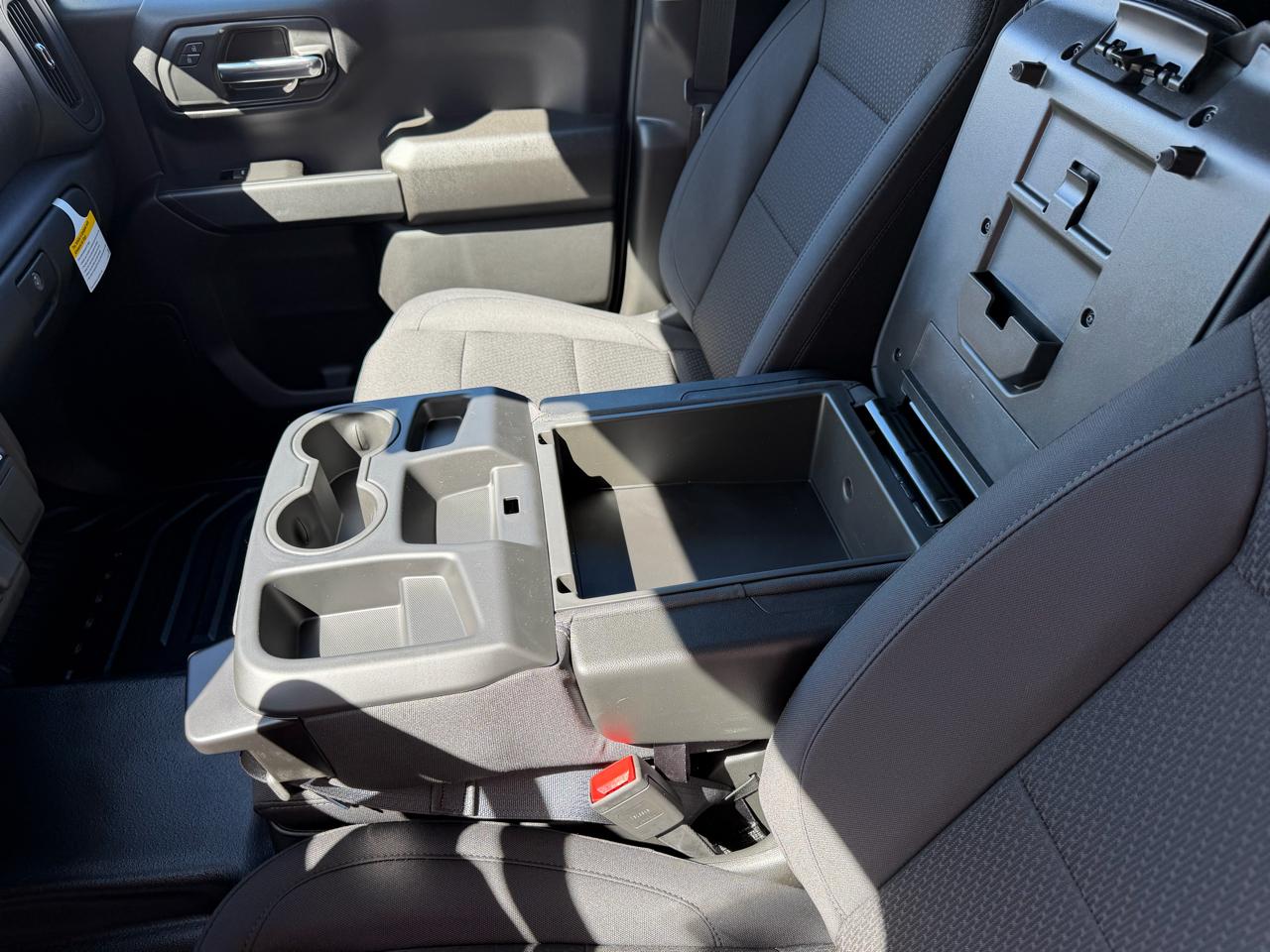 GMC Sierra 1500 4WD Crew Cab 147" Pro 2026