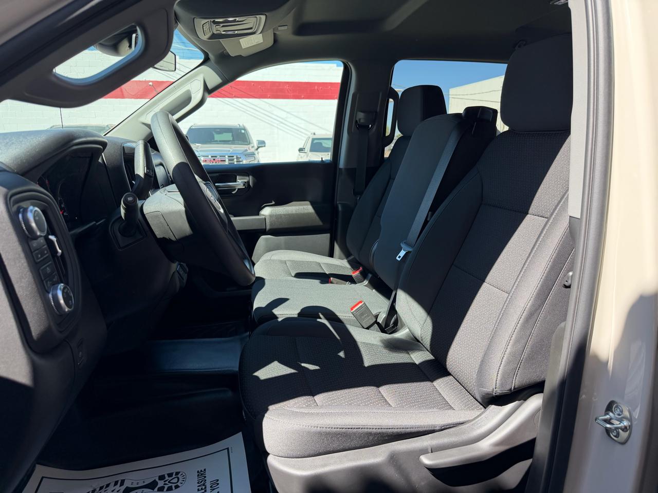 GMC Sierra 1500 4WD Crew Cab 147" Pro 2026