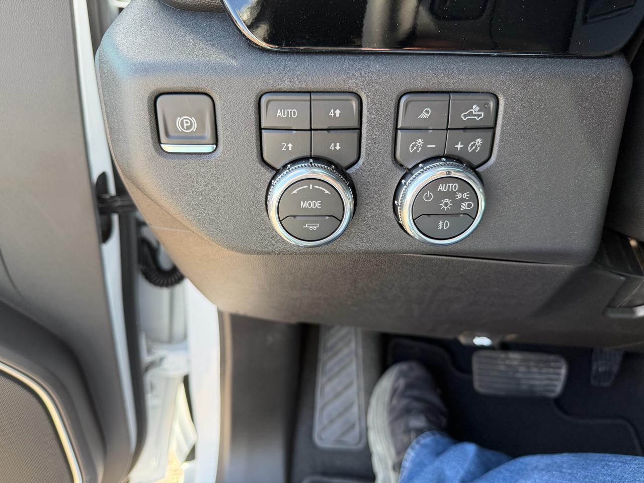 GMC Sierra 2500HD 4WD Crew Cab 159" SLT 2026