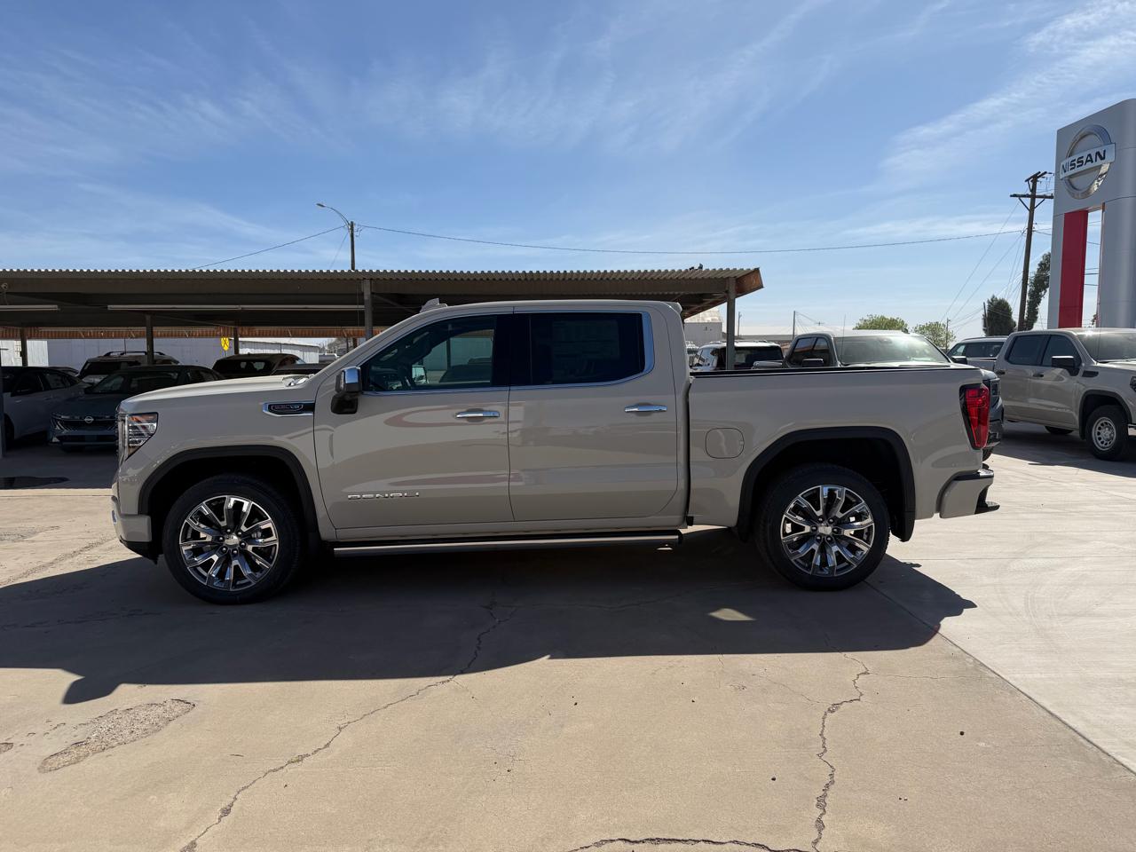 GMC Sierra 1500 4WD Crew Cab 147" Denali 2026