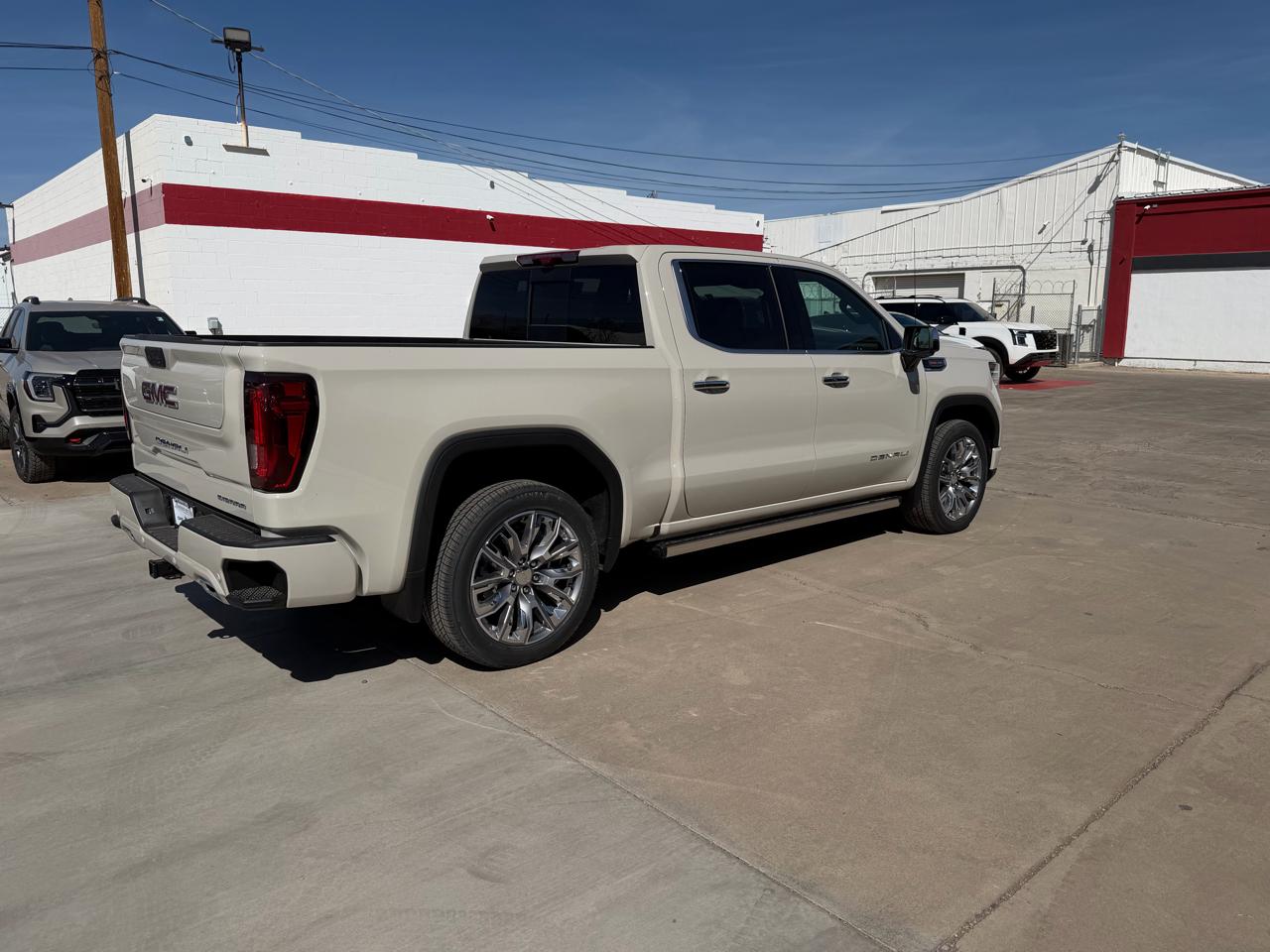 GMC Sierra 1500 4WD Crew Cab 147" Denali 2026