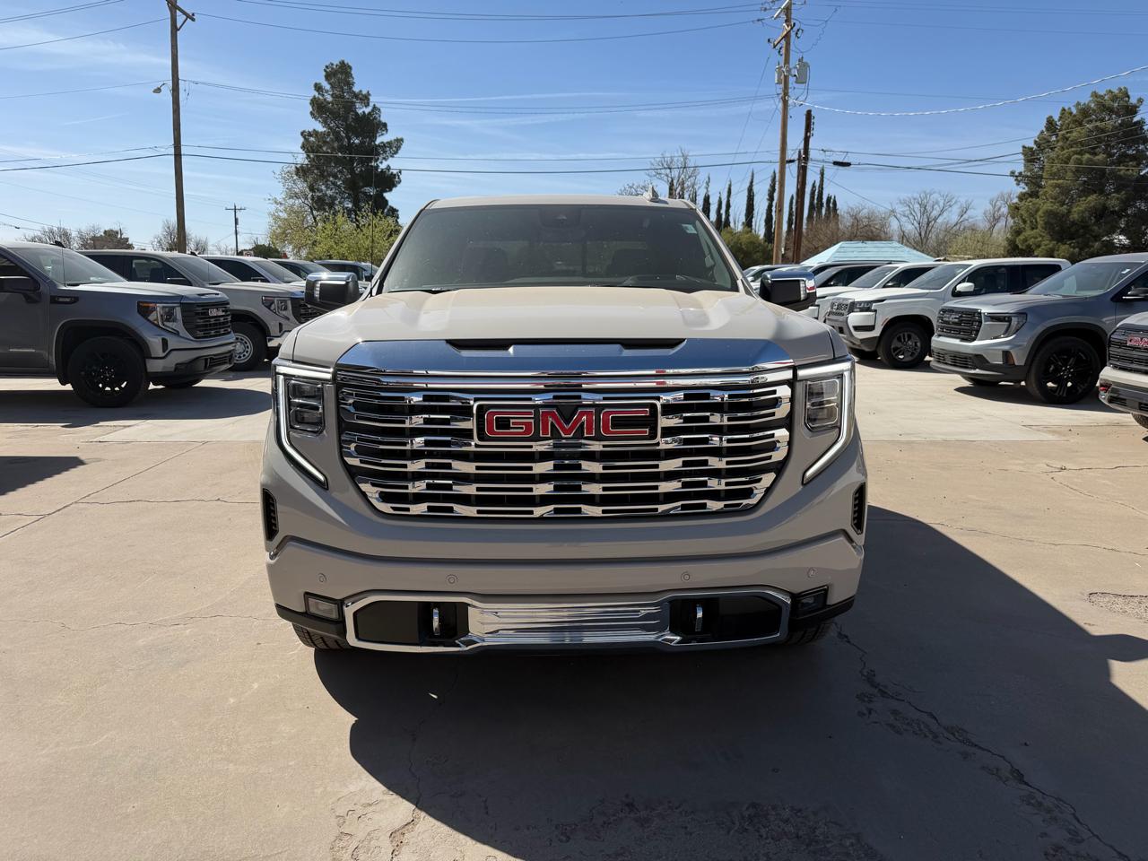 GMC Sierra 1500 4WD Crew Cab 147" Denali 2026