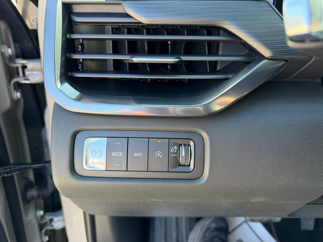 GMC Acadia AWD 4dr AT4 2026