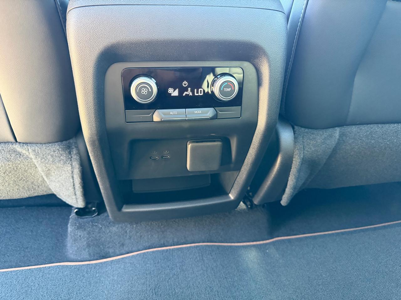 GMC Acadia AWD 4dr AT4 2026