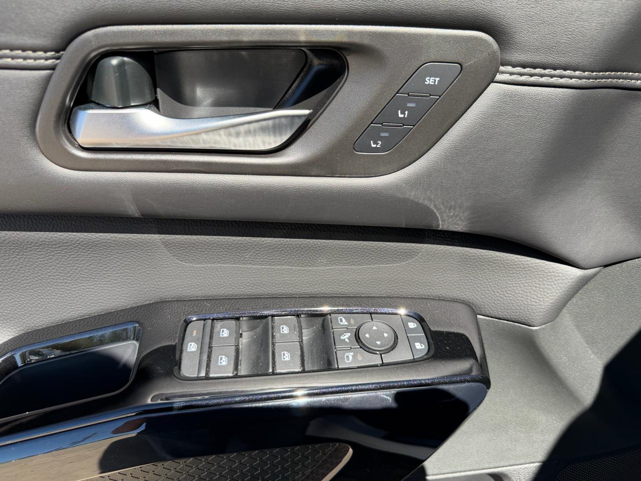 Nissan Pathfinder Platinum 4WD 2026