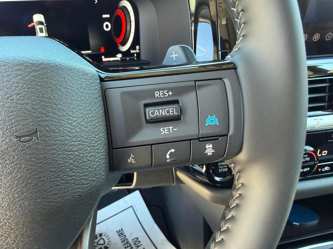 Nissan Pathfinder Platinum 4WD 2026