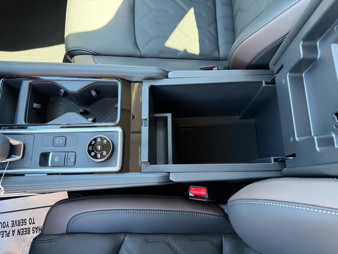 Nissan Pathfinder Platinum 4WD 2026