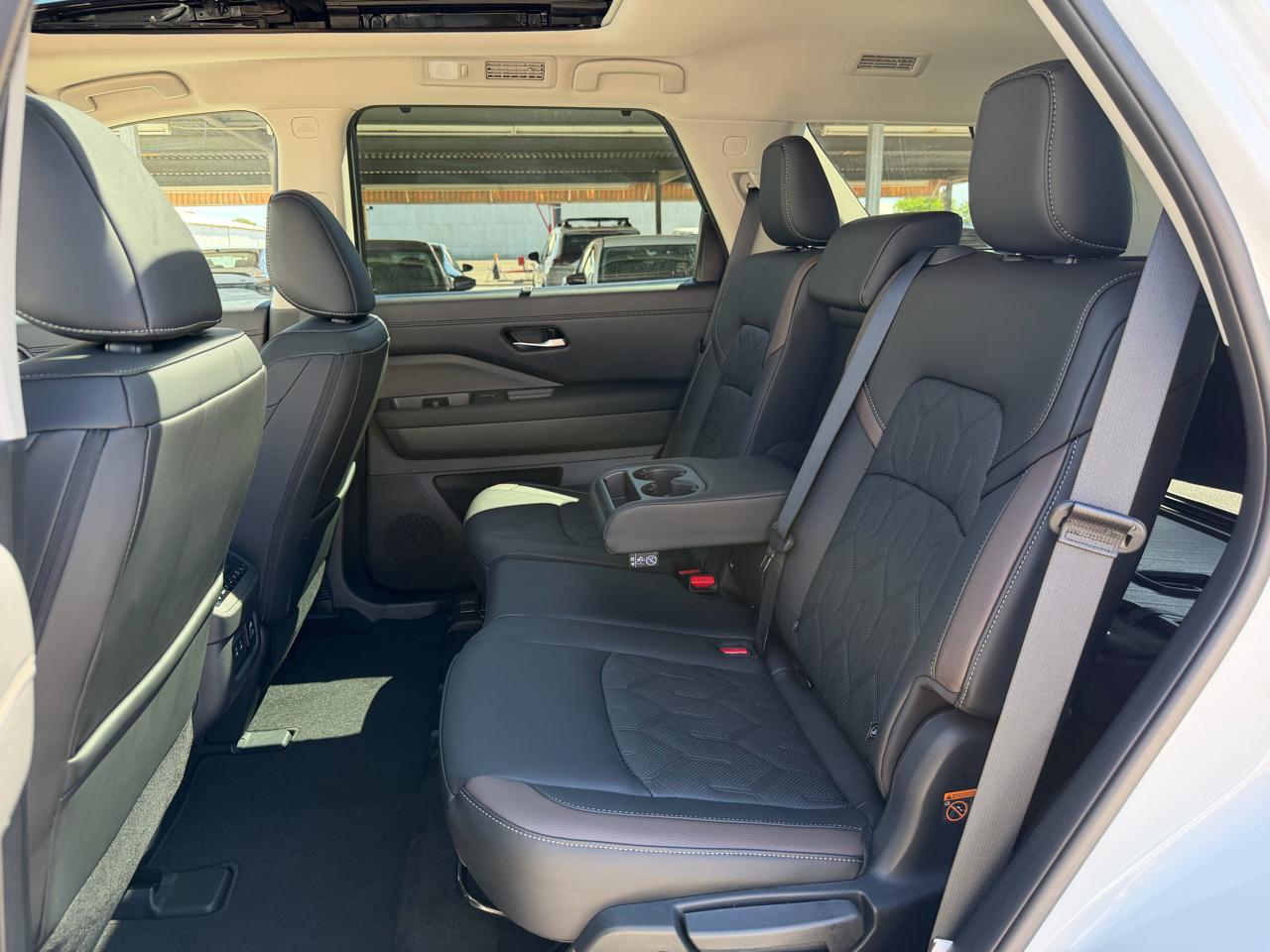 Nissan Pathfinder Platinum 4WD 2026