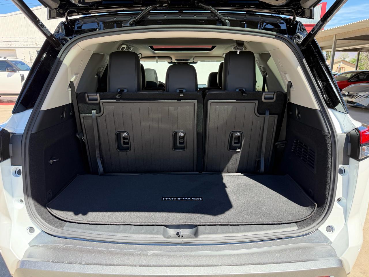 Nissan Pathfinder Platinum 4WD 2026