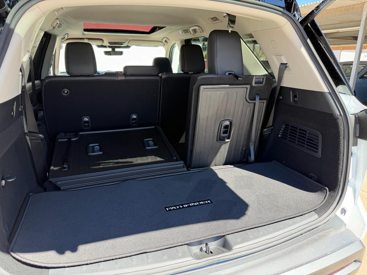 Nissan Pathfinder Platinum 4WD 2026