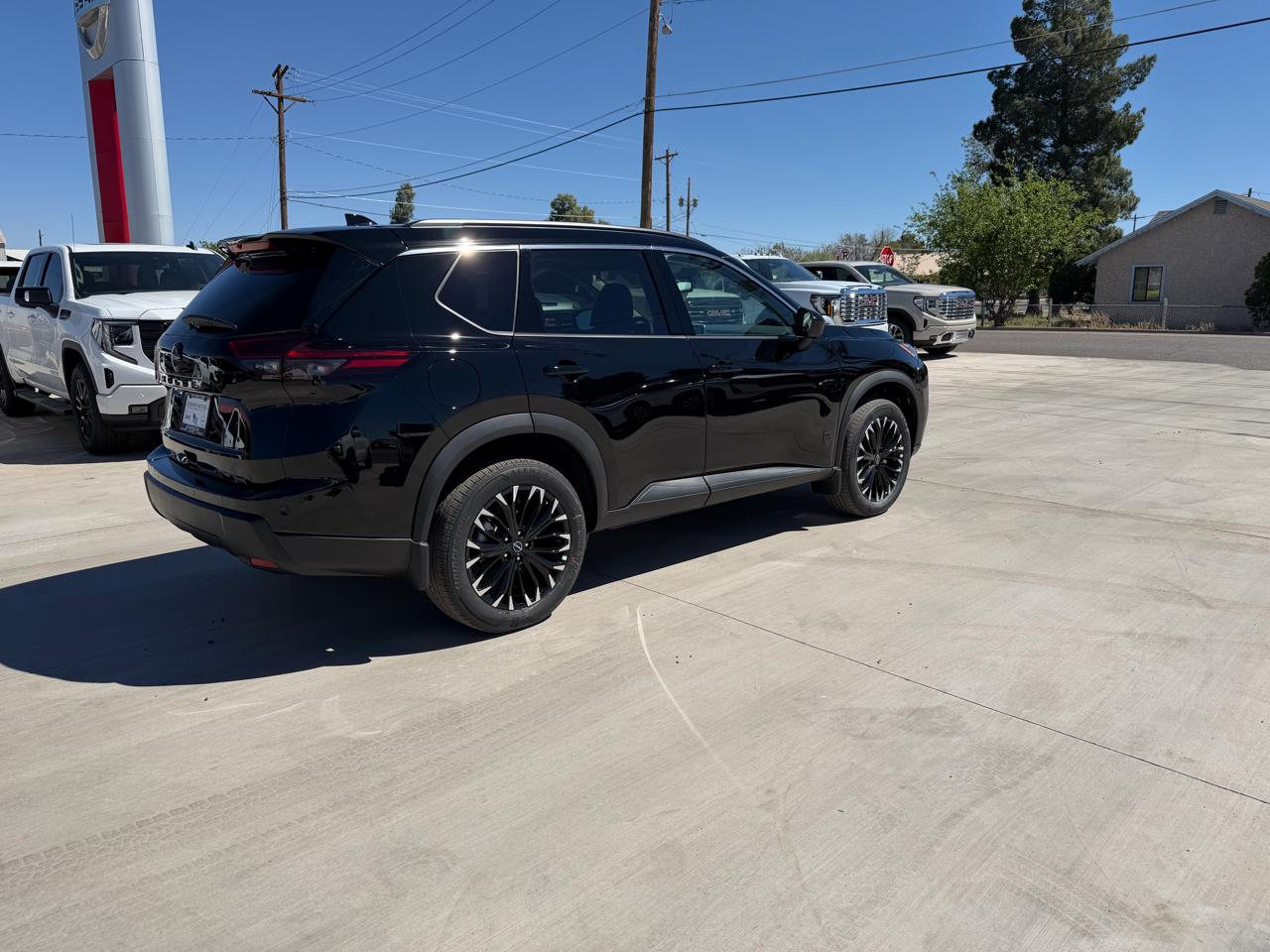 Nissan Rogue 2026.5 FWD Dark Armor 2026