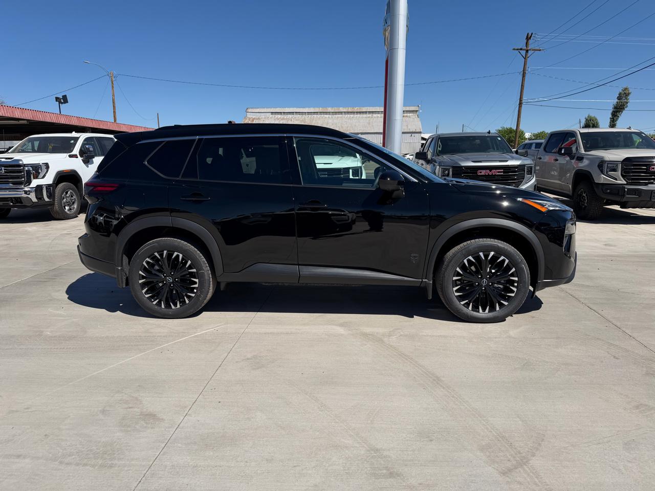 Nissan Rogue 2026.5 FWD Dark Armor 2026