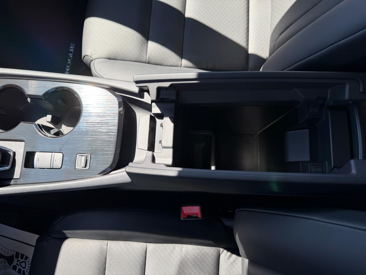 Nissan Rogue 2026.5 FWD Dark Armor 2026