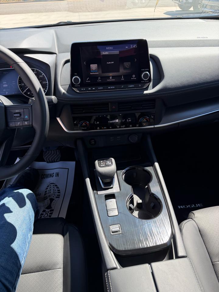 Nissan Rogue 2026.5 FWD Dark Armor 2026