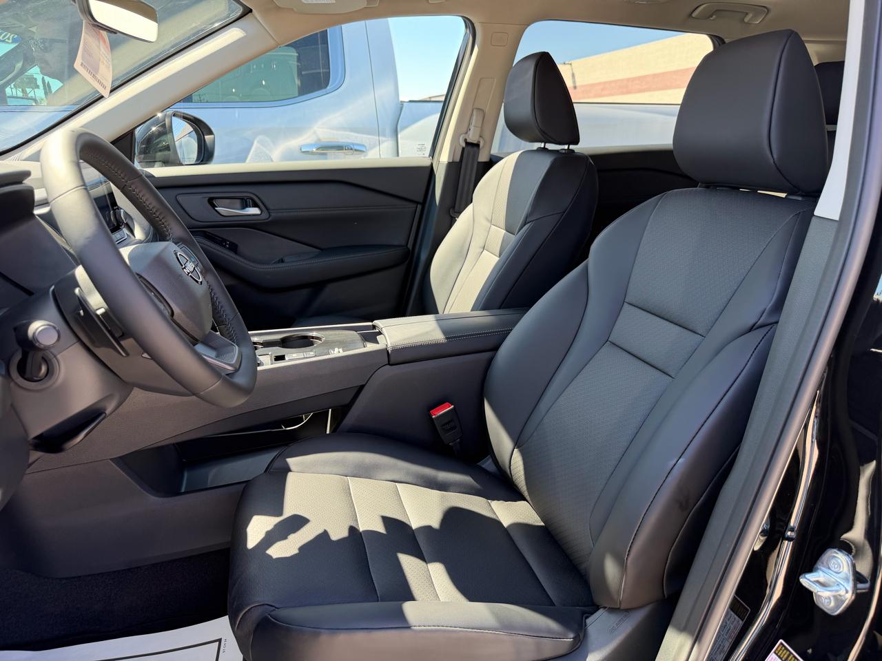 Nissan Rogue 2026.5 FWD Dark Armor 2026