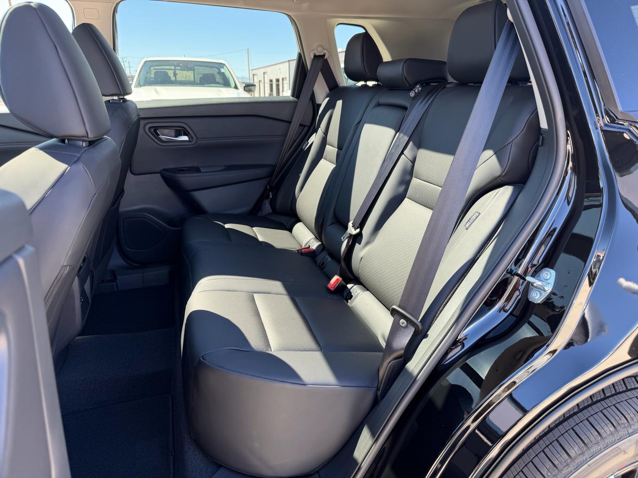 Nissan Rogue 2026.5 FWD Dark Armor 2026