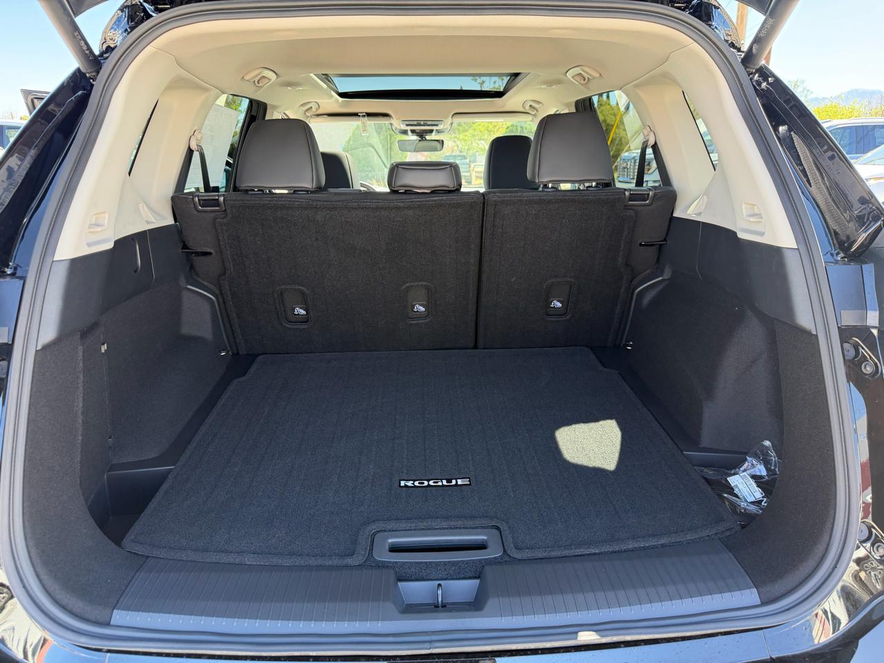 Nissan Rogue 2026.5 FWD Dark Armor 2026