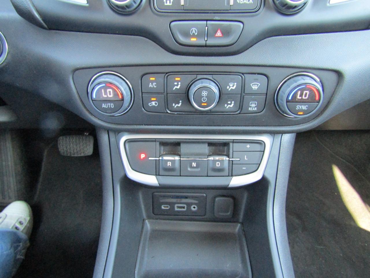 GMC Terrain AWD 4dr SLT 2024