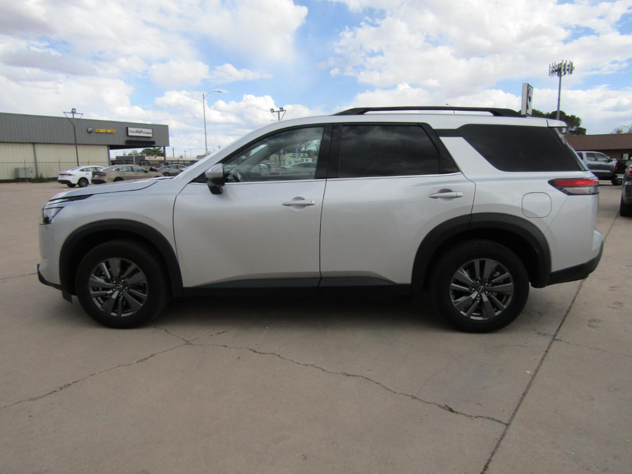 Nissan Pathfinder SV 4WD 2024