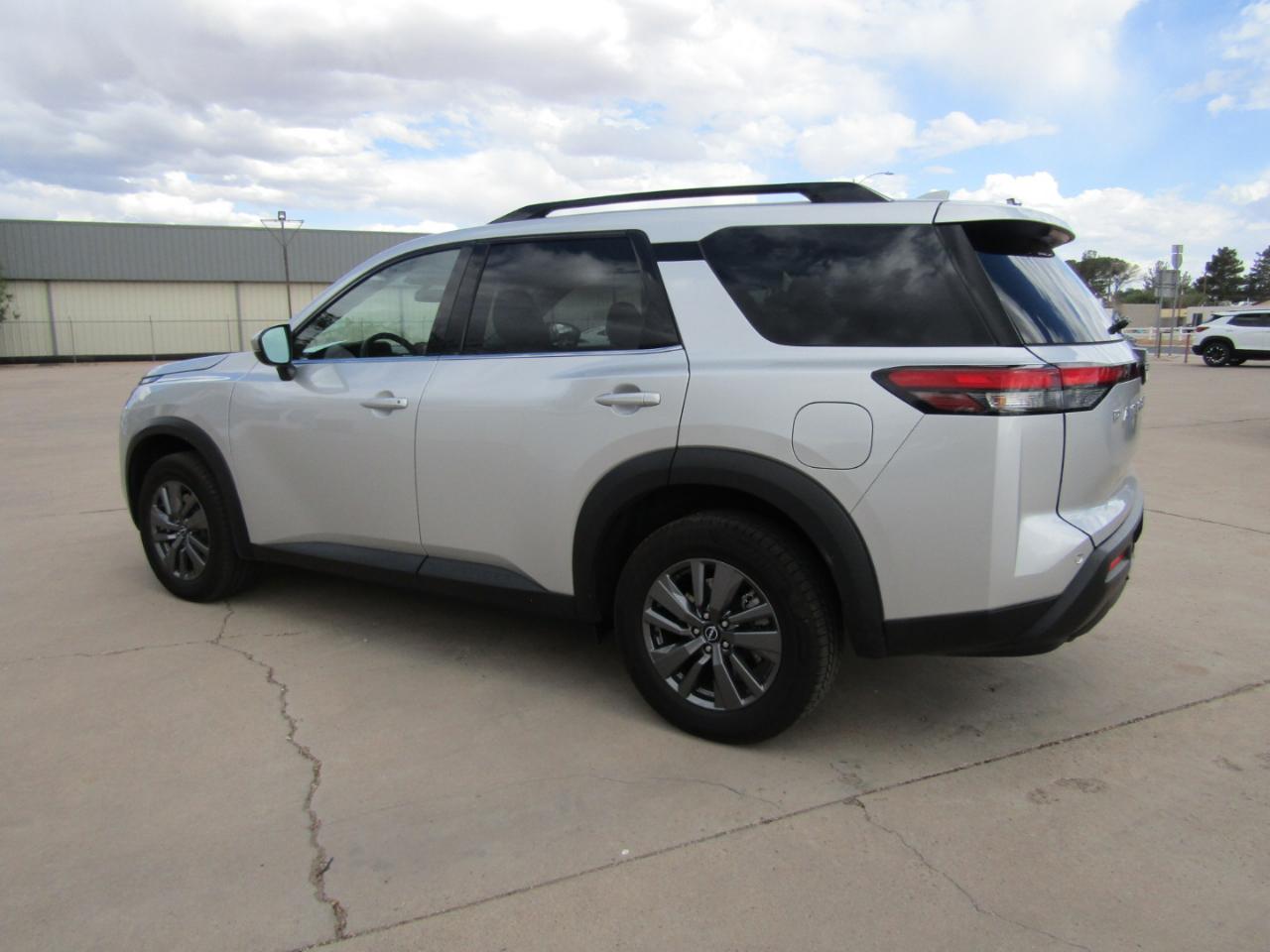 Nissan Pathfinder SV 4WD 2024