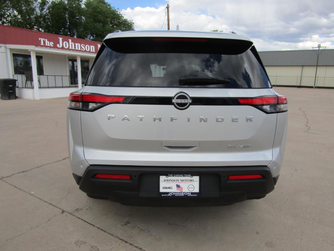 Nissan Pathfinder SV 4WD 2024