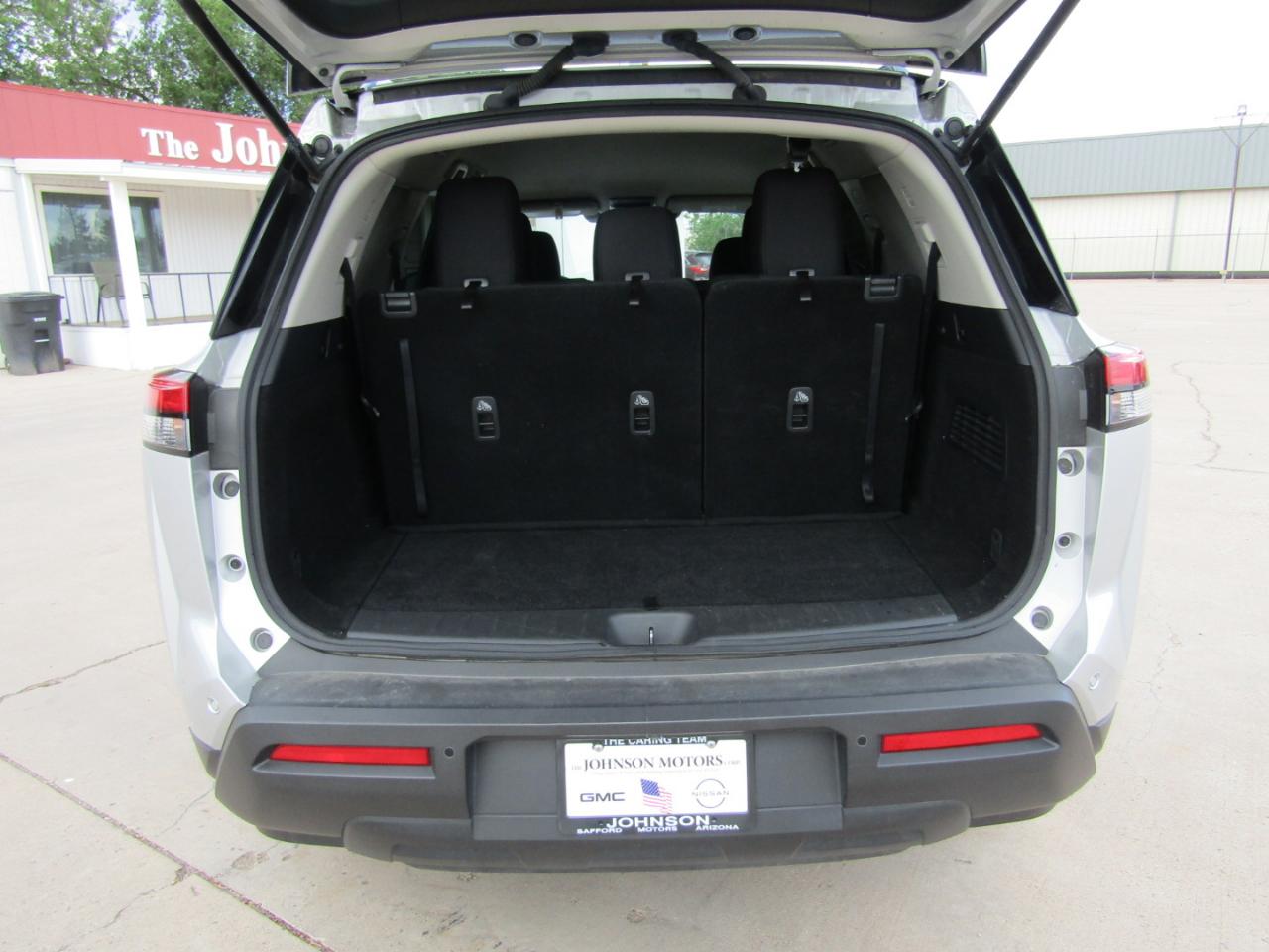 Nissan Pathfinder SV 4WD 2024