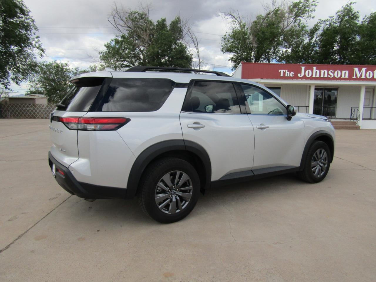 Nissan Pathfinder SV 4WD 2024