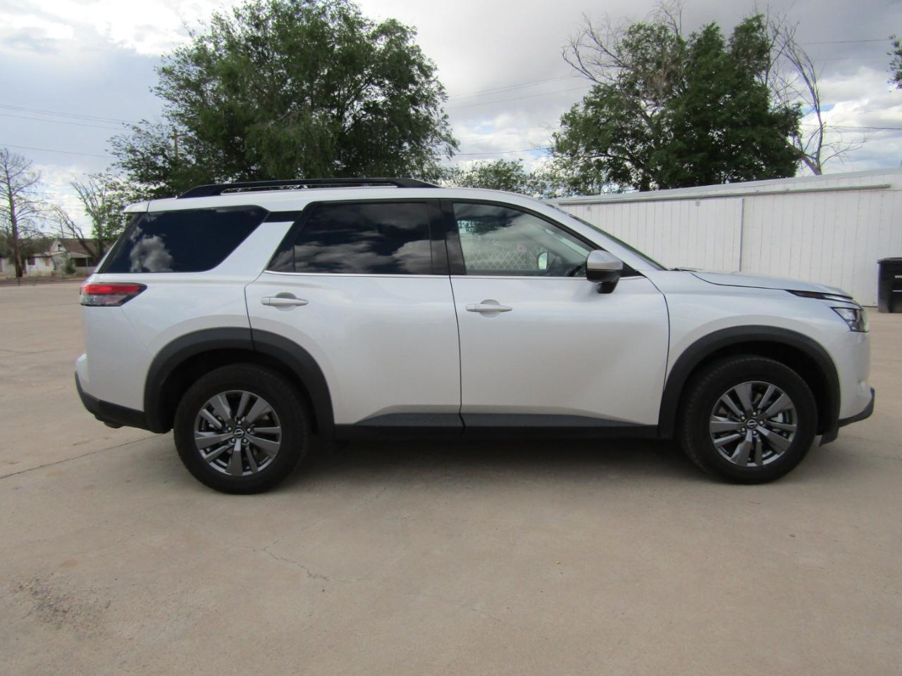 Nissan Pathfinder SV 4WD 2024