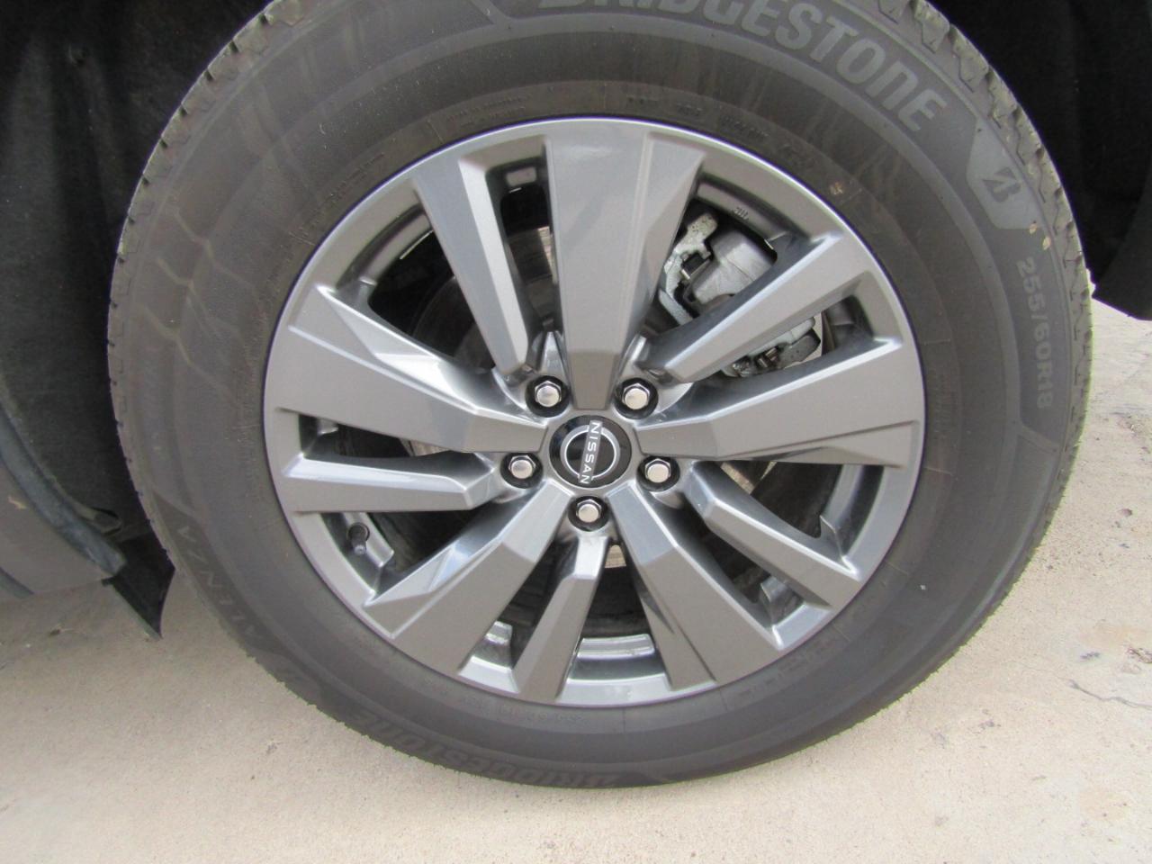 Nissan Pathfinder SV 4WD 2024