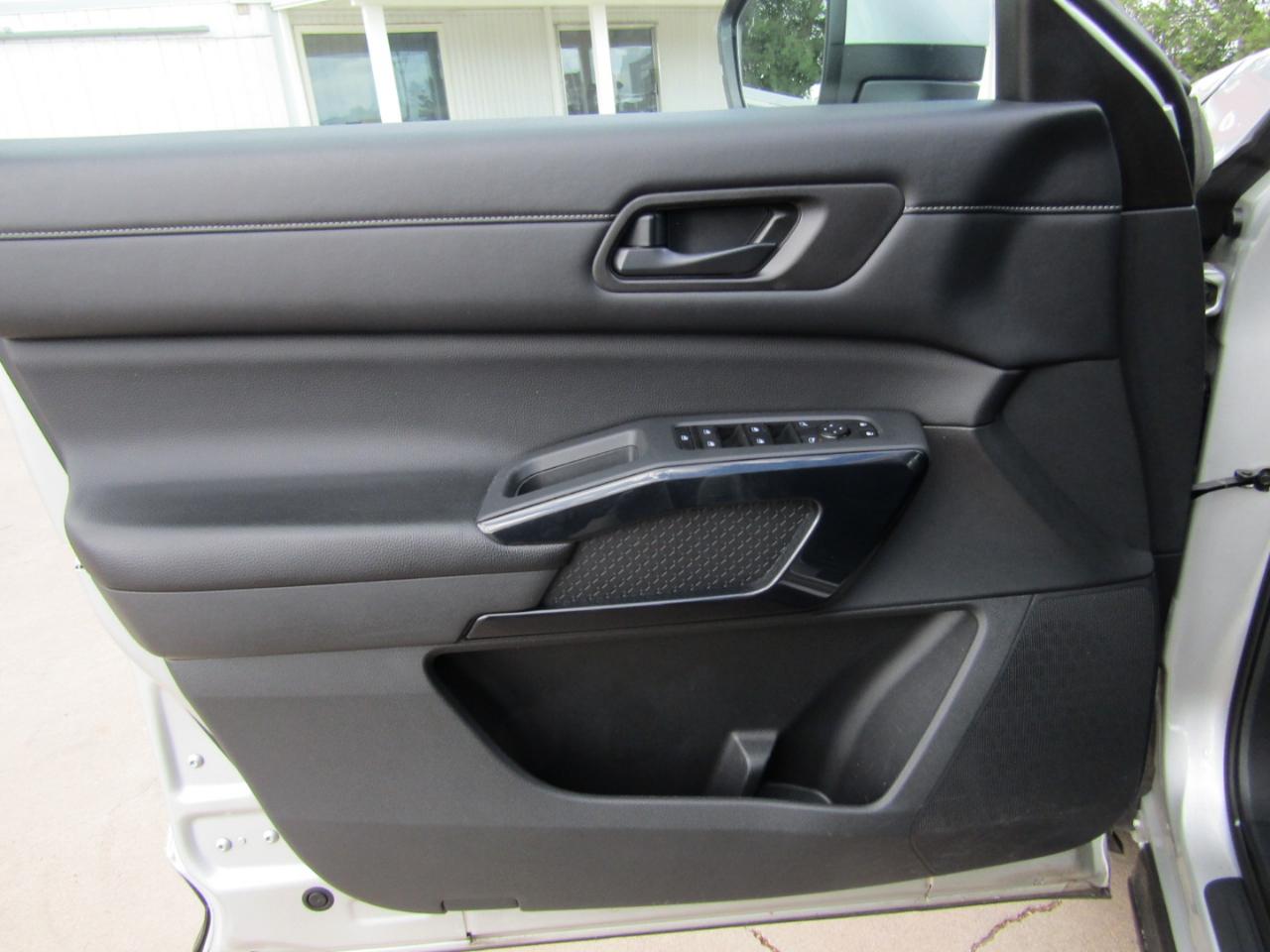 Nissan Pathfinder SV 4WD 2024