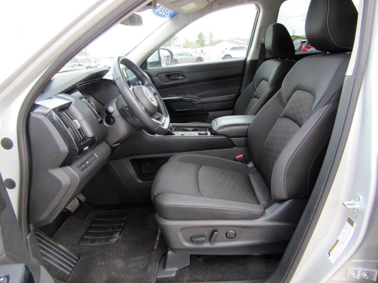 Nissan Pathfinder SV 4WD 2024