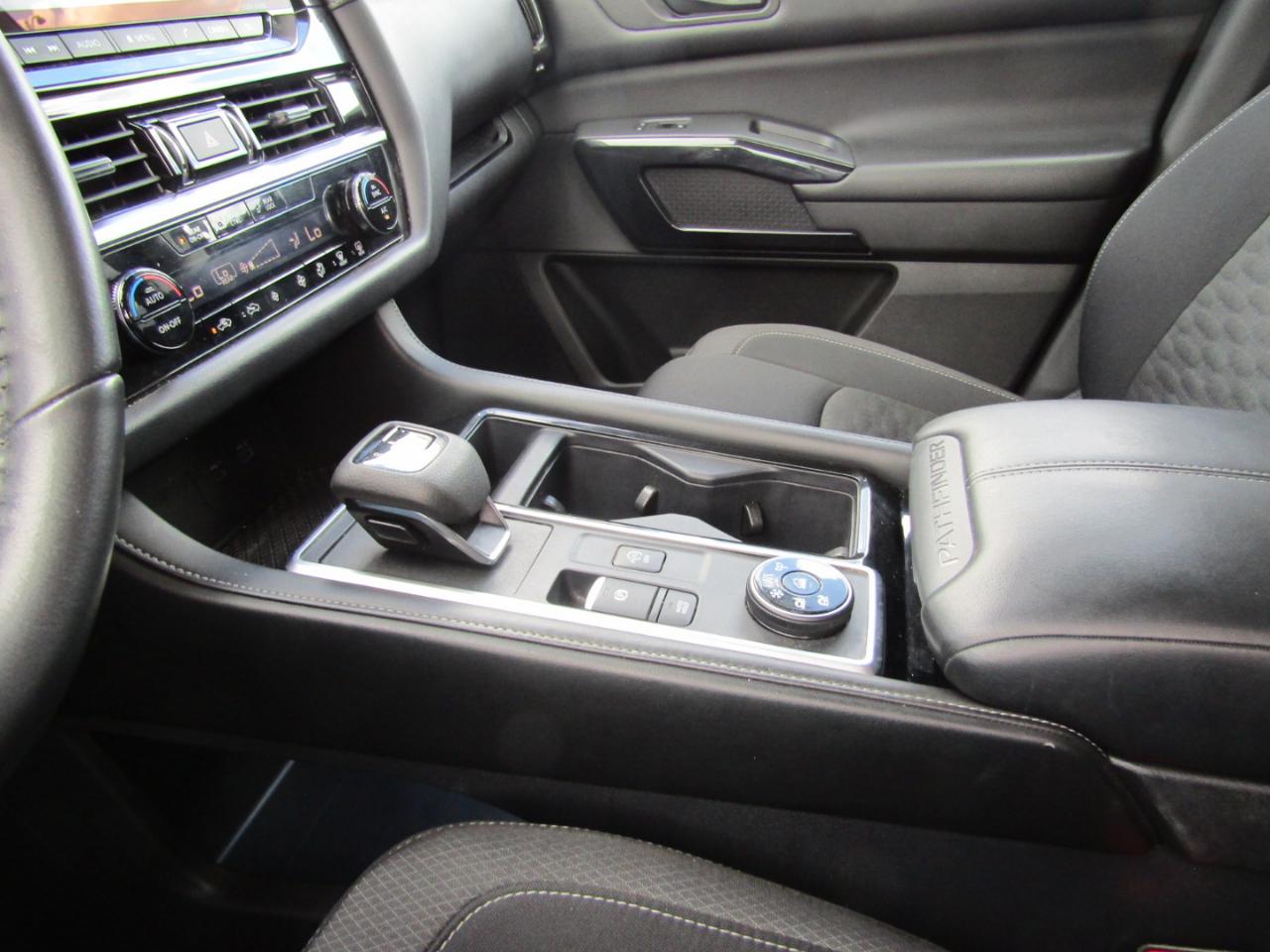 Nissan Pathfinder SV 4WD 2024