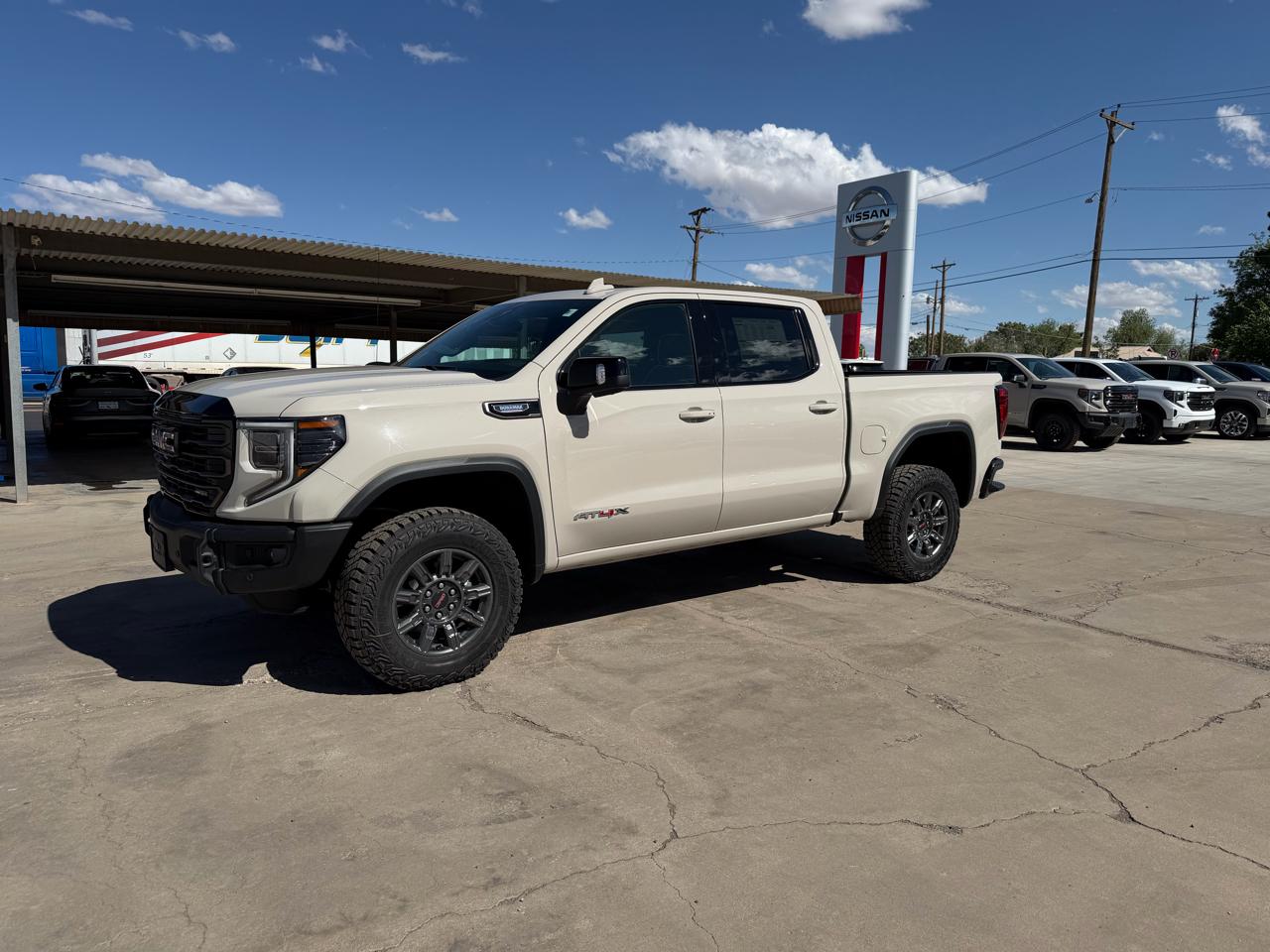 GMC Sierra 1500 4WD Crew Cab 147" AT4X 2026
