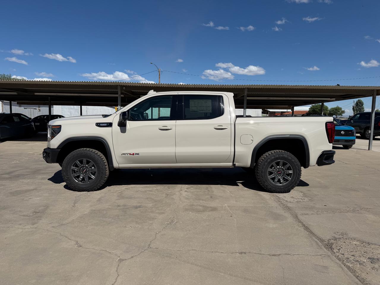GMC Sierra 1500 4WD Crew Cab 147" AT4X 2026