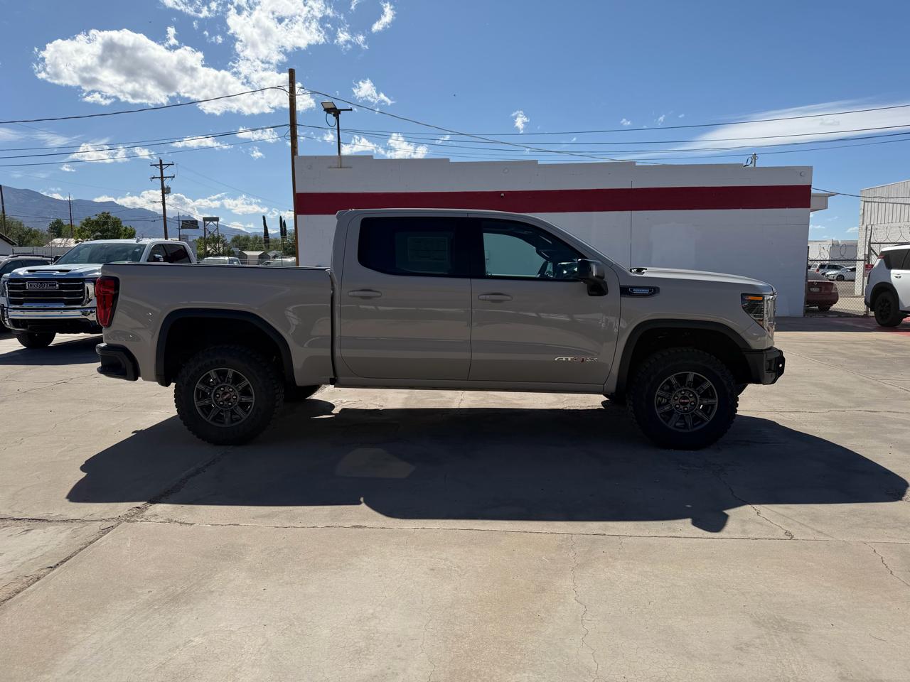 GMC Sierra 1500 4WD Crew Cab 147" AT4X 2026
