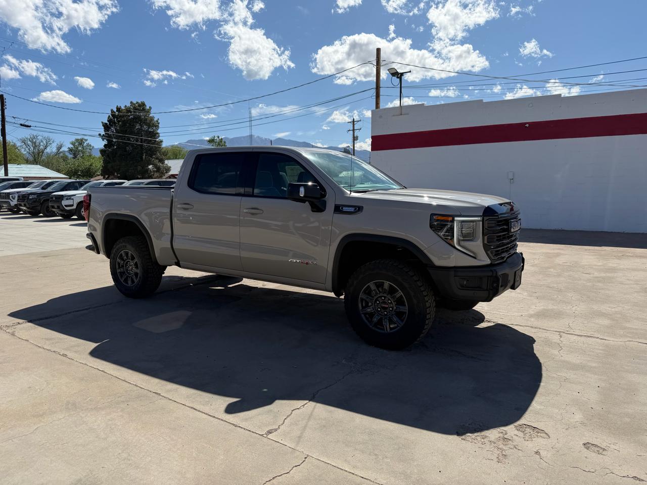 GMC Sierra 1500 4WD Crew Cab 147" AT4X 2026