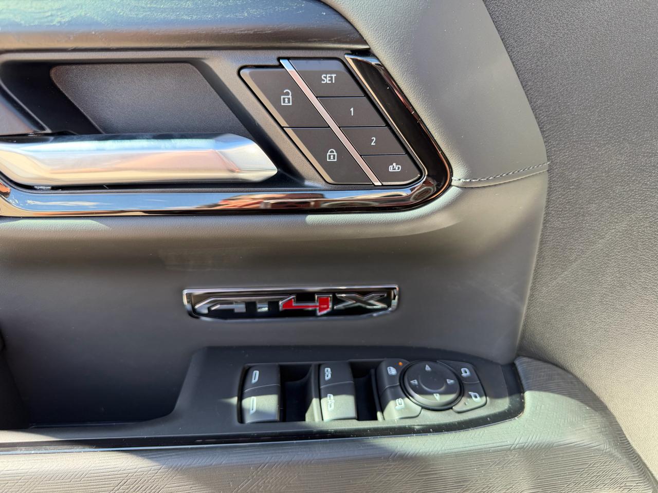 GMC Sierra 1500 4WD Crew Cab 147" AT4X 2026