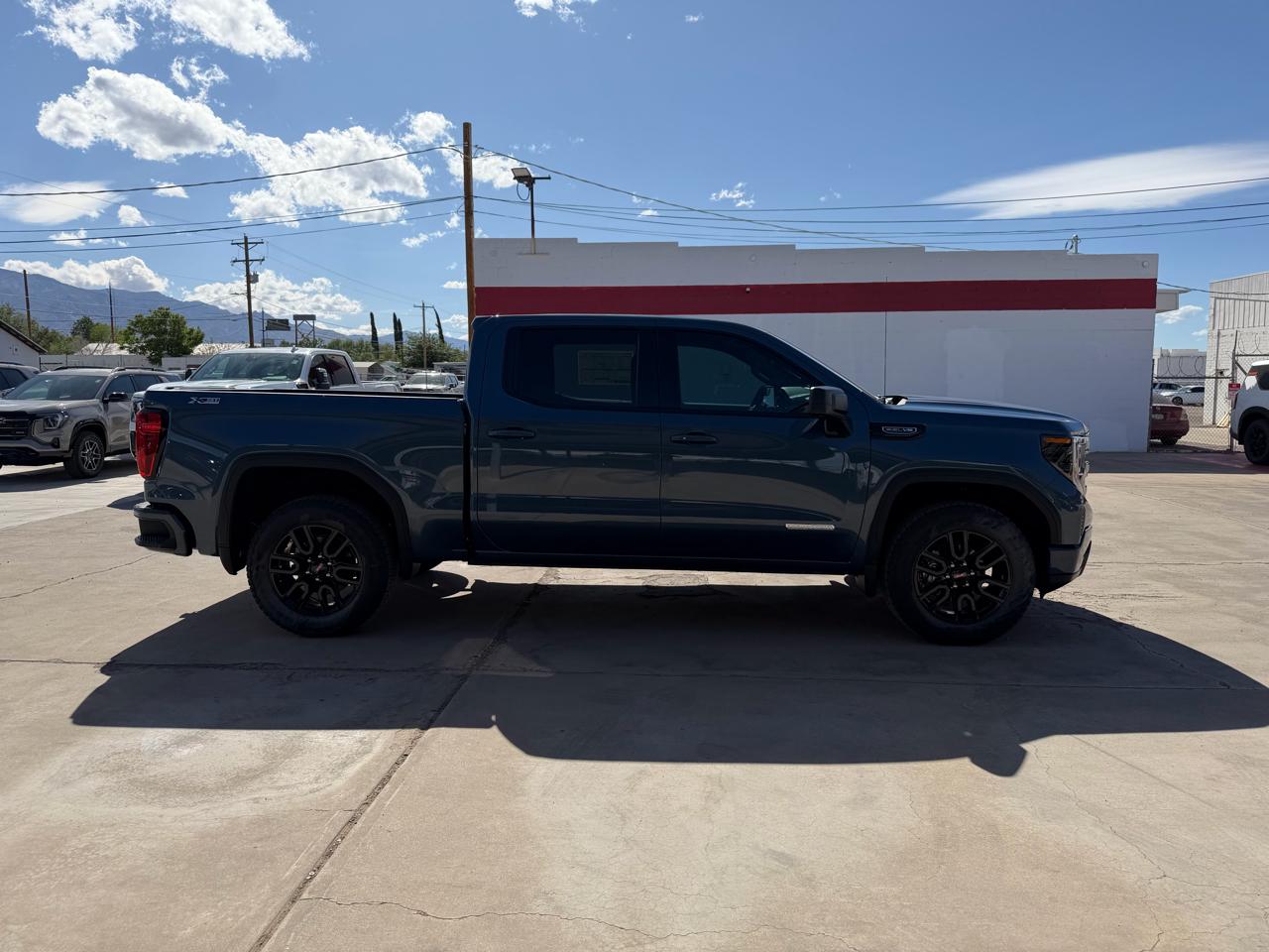 GMC Sierra 1500 4WD Crew Cab 147" Elevation w/3SB 2026