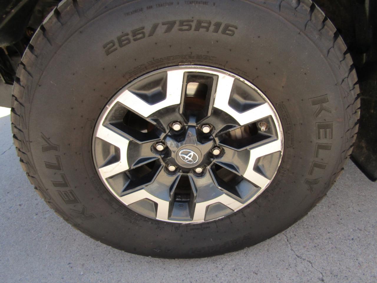 Toyota Tacoma 4WD TRD Off Road Double Cab 5' Bed V6 AT (Natl) 2020