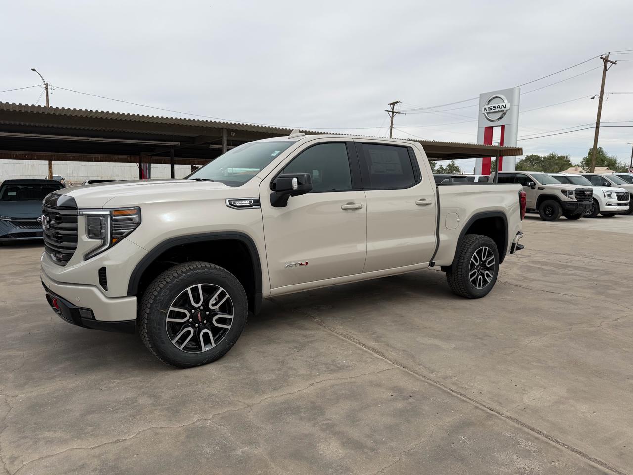 GMC Sierra 1500 4WD Crew Cab 147" AT4 2026