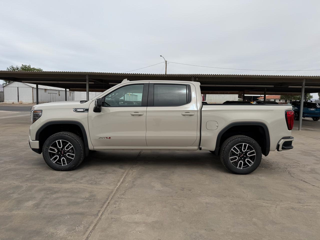 GMC Sierra 1500 4WD Crew Cab 147" AT4 2026